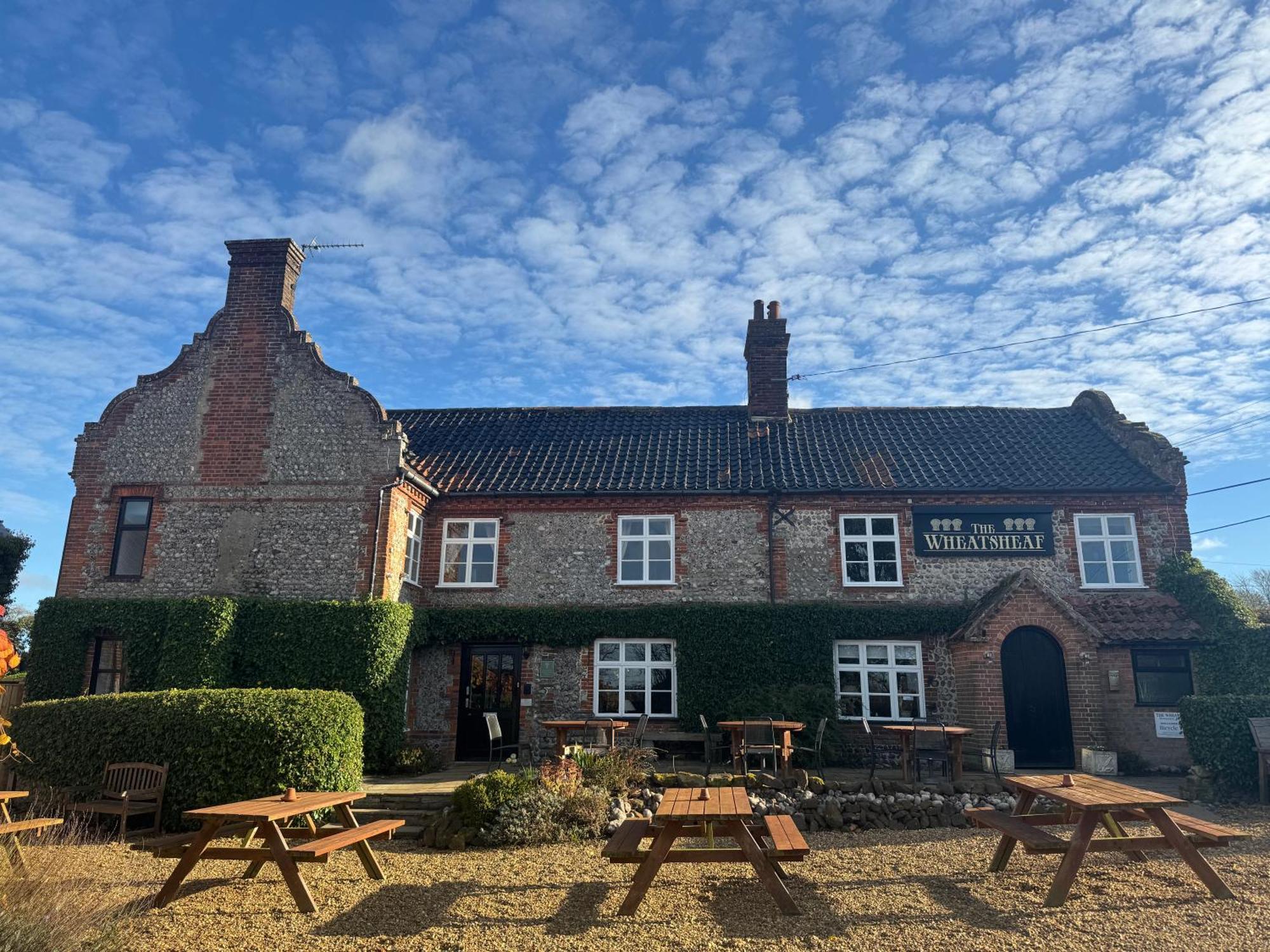 The Wheatsheaf West Beckham Bed & Breakfast Norwich Exterior foto